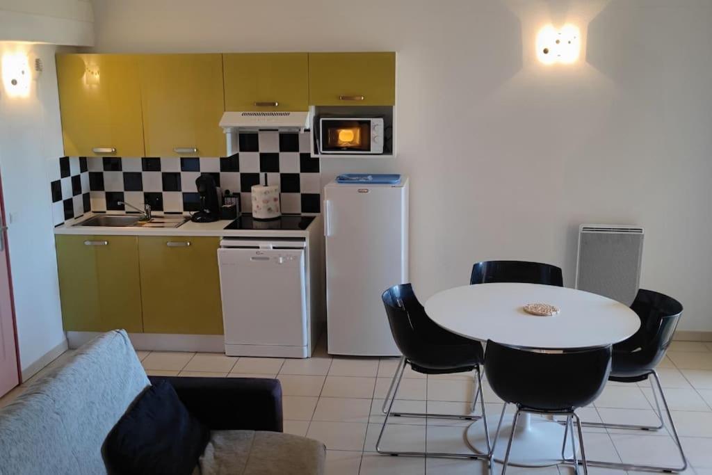Duplex 6 Pers Proche Circuit Paul Ricard Le Castellet Avec Piscine * Signes