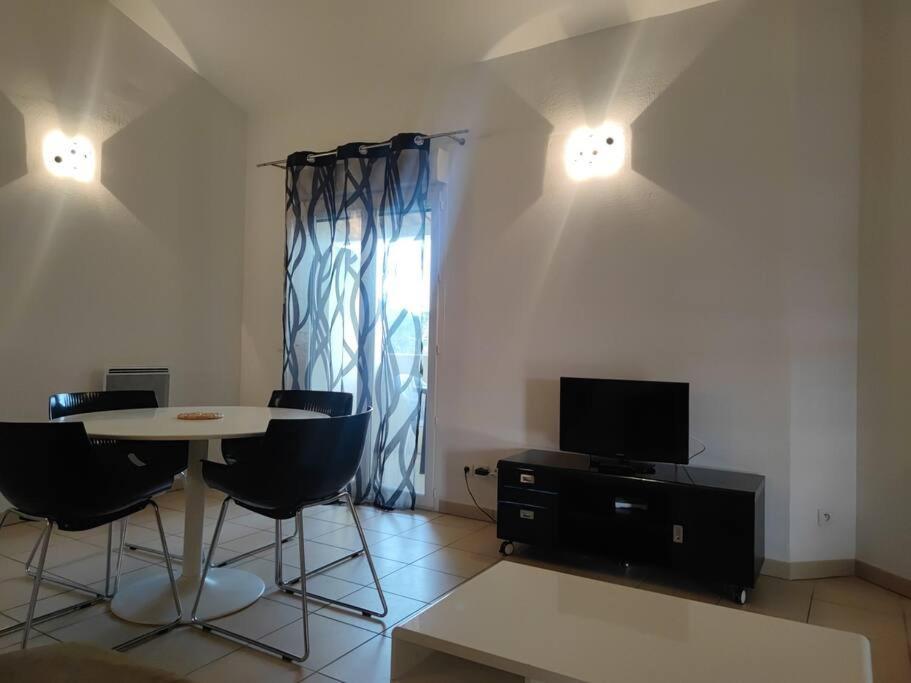 Appartement Duplex 6 Pers Proche Circuit Paul Ricard Le Castellet Avec Piscine Signes
